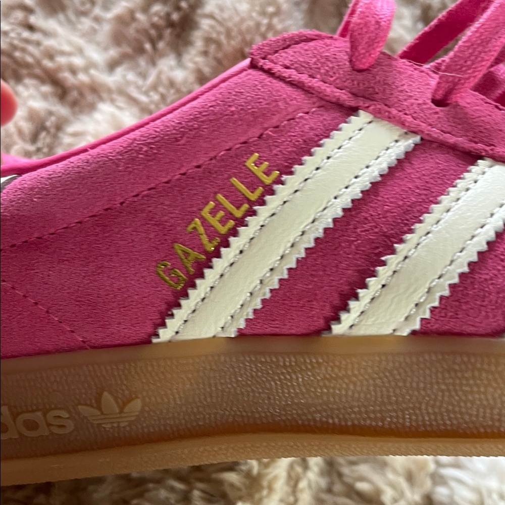 Adidas Women's Fuchsia Gazelle Sneakers NWOT - Picture 4 of 6